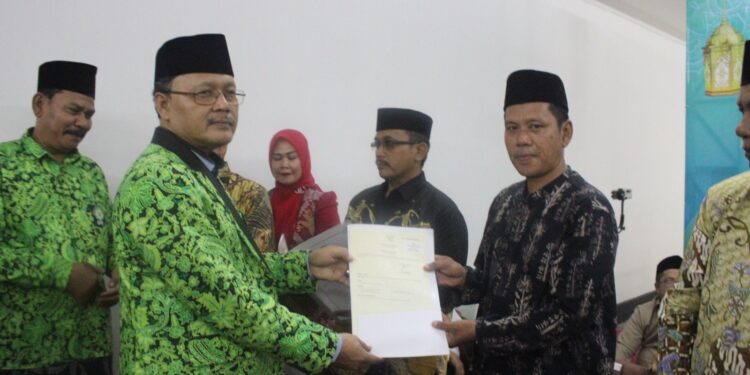 DMI Banten Perkuat Perlindungan Aset Umat: 12 Sertifikat Wakaf Masjid dan Musholla Diserahkan pada Momentum Maulid