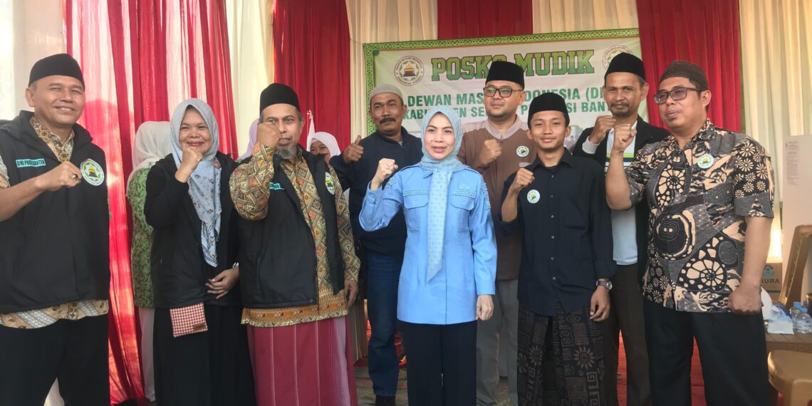 Bupati Zakiyah Kunjungi Posko Mudik DMI di Kramatwatu, Apresiasi Layanan untuk Pemudik