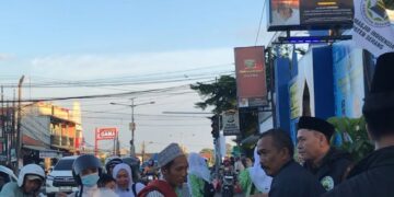 DMI Banten Bagikan 300 Takjil untuk Pengendara di Alun-Alun Kramatwatu