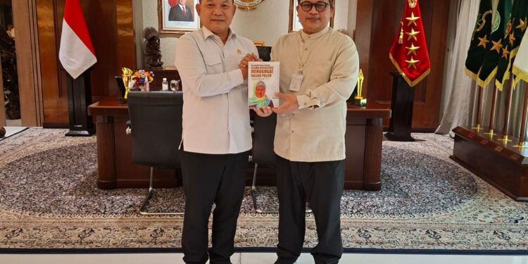 K.H. Imaduddin Utsman Al Bantani Sampaikan Surat Laporan Batalnya Nasab Habaib Kepada Presiden Prabowo