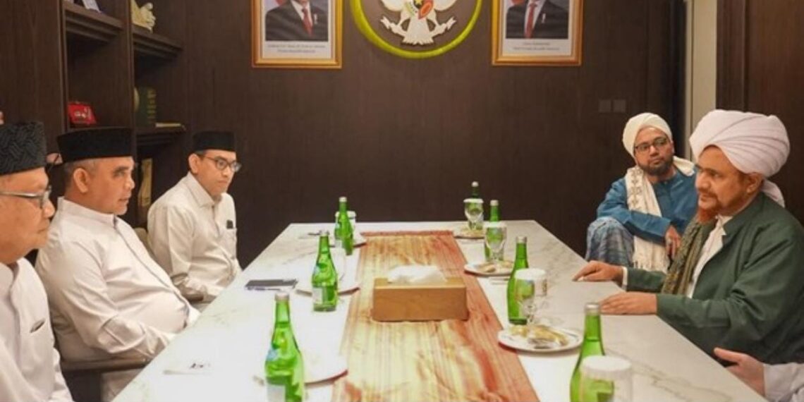 Anak Habib Umar Bin Hafidz Mengangkat Kaki Saat Bertemu Ketua MPR RI: Lirik Iwan Fals Buat NU